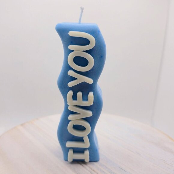Handmade ✦ I LOVE YOU Candle ✦ Blueberry Soy Wax Wavy Shape Romantic Gift NWT - Picture 5 of 6